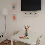 The Roomie, Cozy For Couples Or Friends