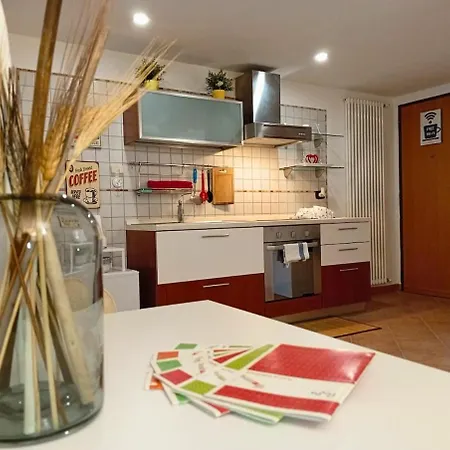 Apartment The Roomie, Cozy For Couples Or Friends *