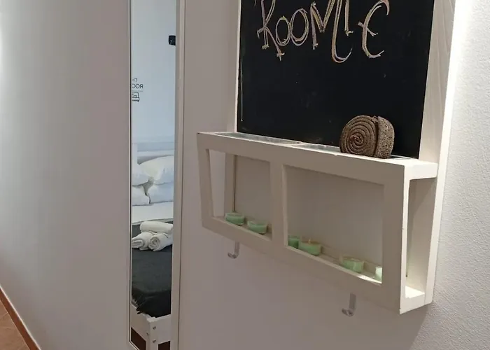 The Roomie, Cozy For Couples Or Friends