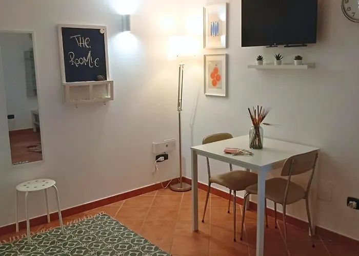 The Roomie, Cozy For Couples Or Friends Apartment