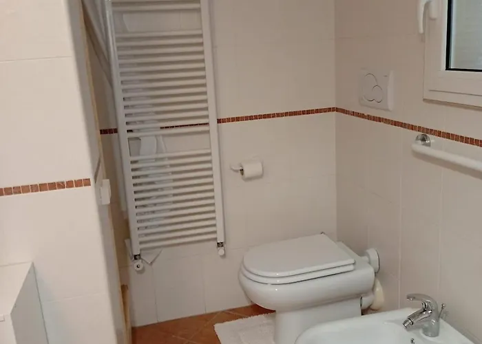 The Roomie, Cozy For Couples Or Friends Apartment *